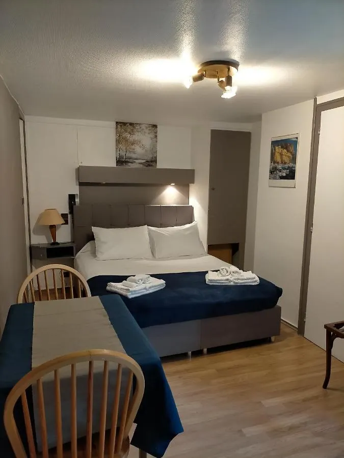 Hotel De Savoie Annecy 2*,